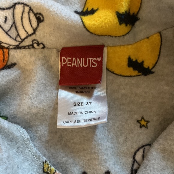 Halloween themed Peanuts pajama top - Picture 2 of 4